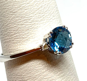 14kt White Gold Blue Topaz Ring