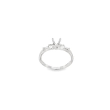 Load image into Gallery viewer, 18kt White Gold Diamond Engagement Semi Mount Ring
