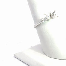 Load image into Gallery viewer, 18kt White Gold Diamond Engagement Semi Mount Ring
