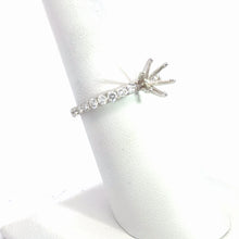 Load image into Gallery viewer, 18kt White Gold Diamond Engagement Semi Mount Ring

