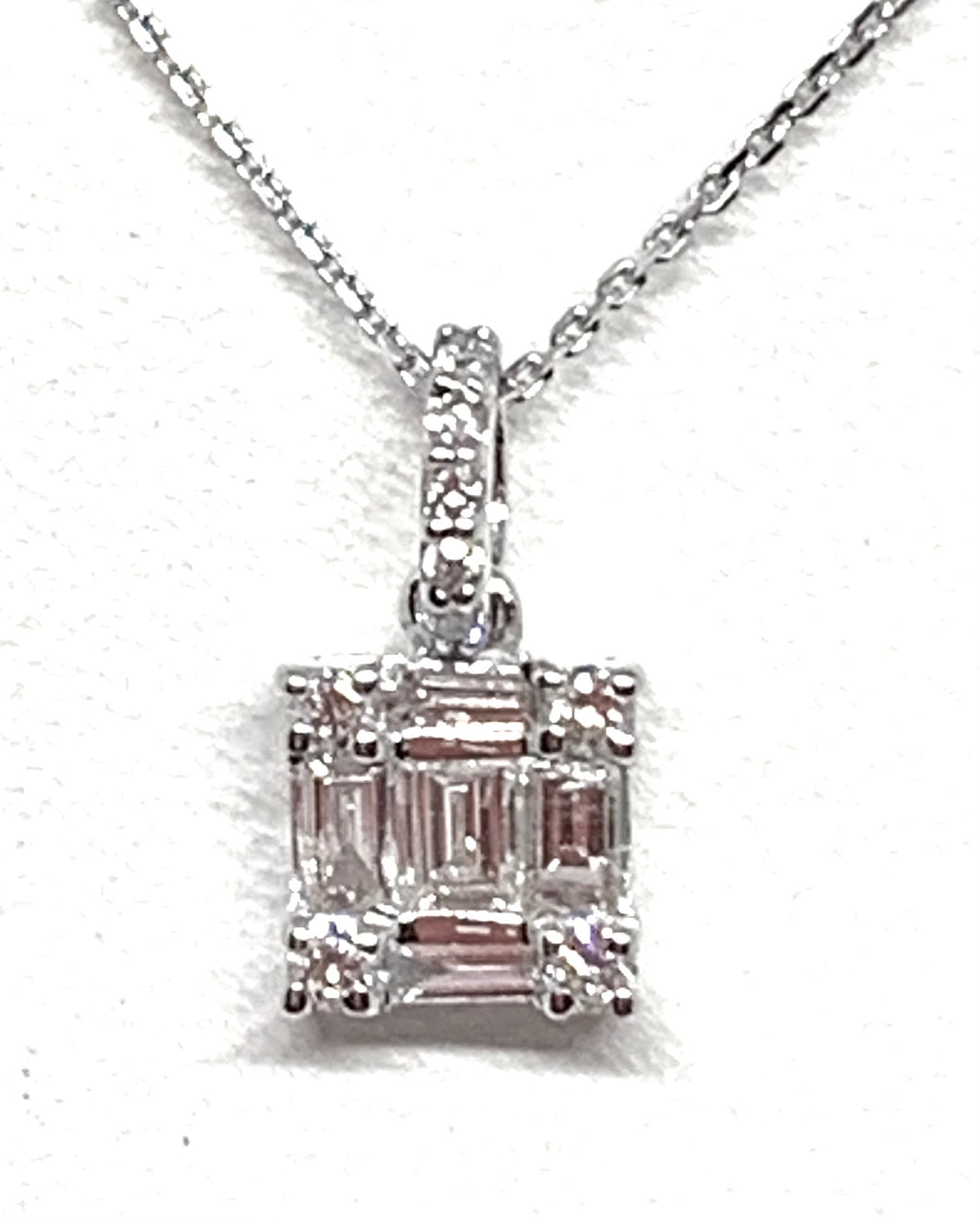 18kt White Gold  Diamond Pendant
